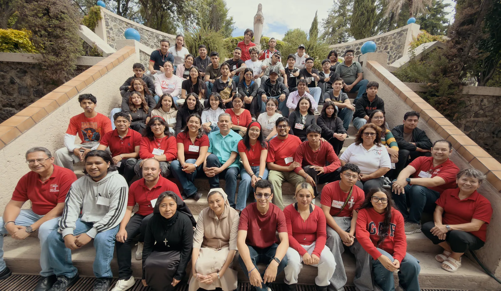 Comunidad de jóvenes durante el retiro